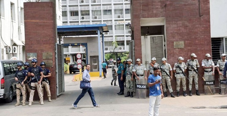 সচিবালয় ঘিরে কঠোর নিরাপত্তা, সোয়াট বিজিবি মোতায়েন