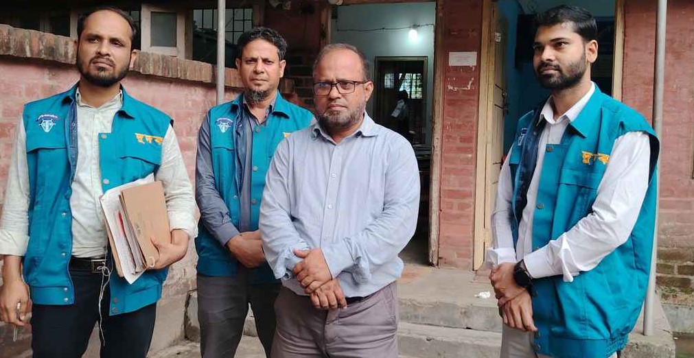 ঘাটাইলে কেজিতে ৭৫ পয়সা ঘুষ নেন খাদ্য কর্মকর্তা 