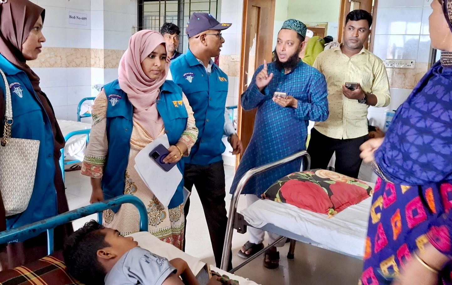নওগাঁ সদর হাসপাতালে দুদকের অভিযান, পাওয়া গেল অনিয়ম