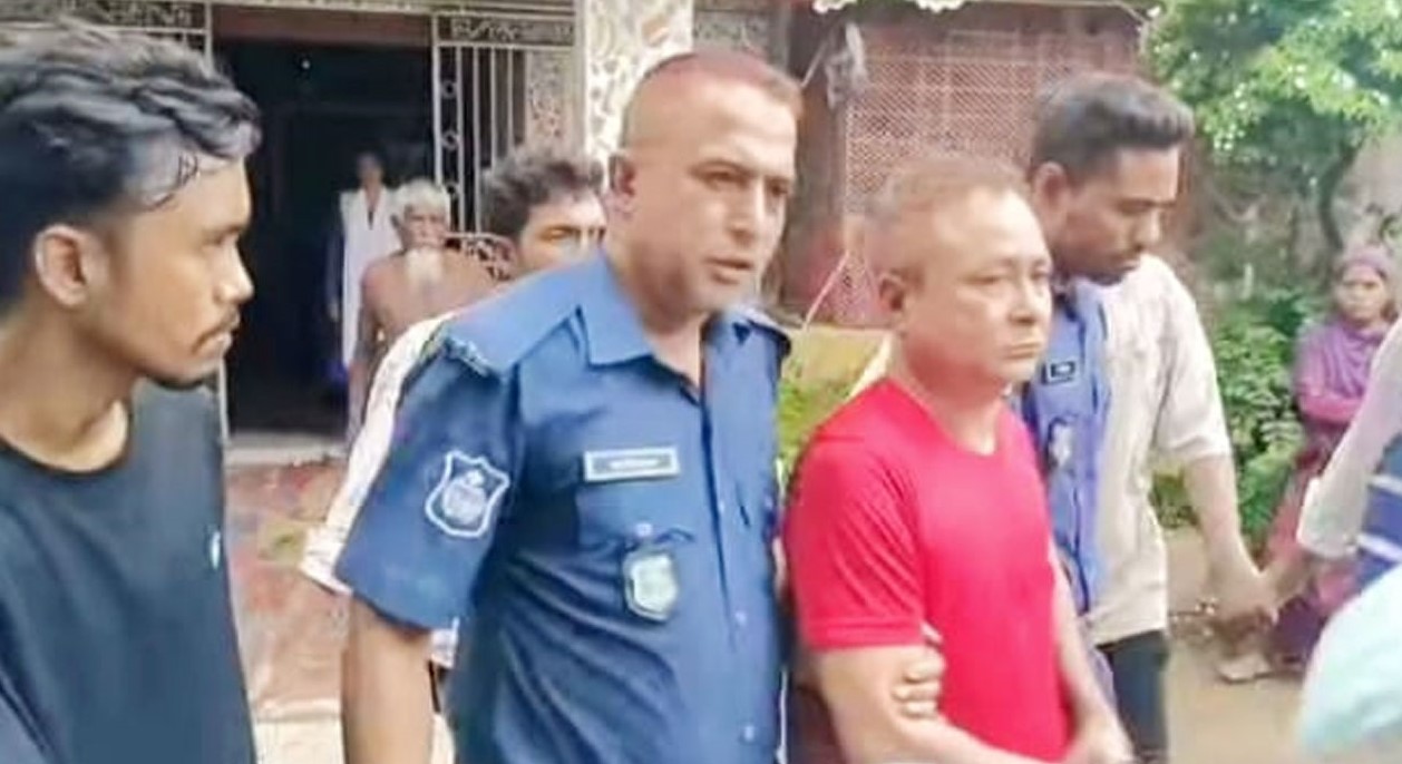 কেশবপুরের সাবেক পৌর মেয়রকে পিটিয়ে পুলিশে দিল জনতা