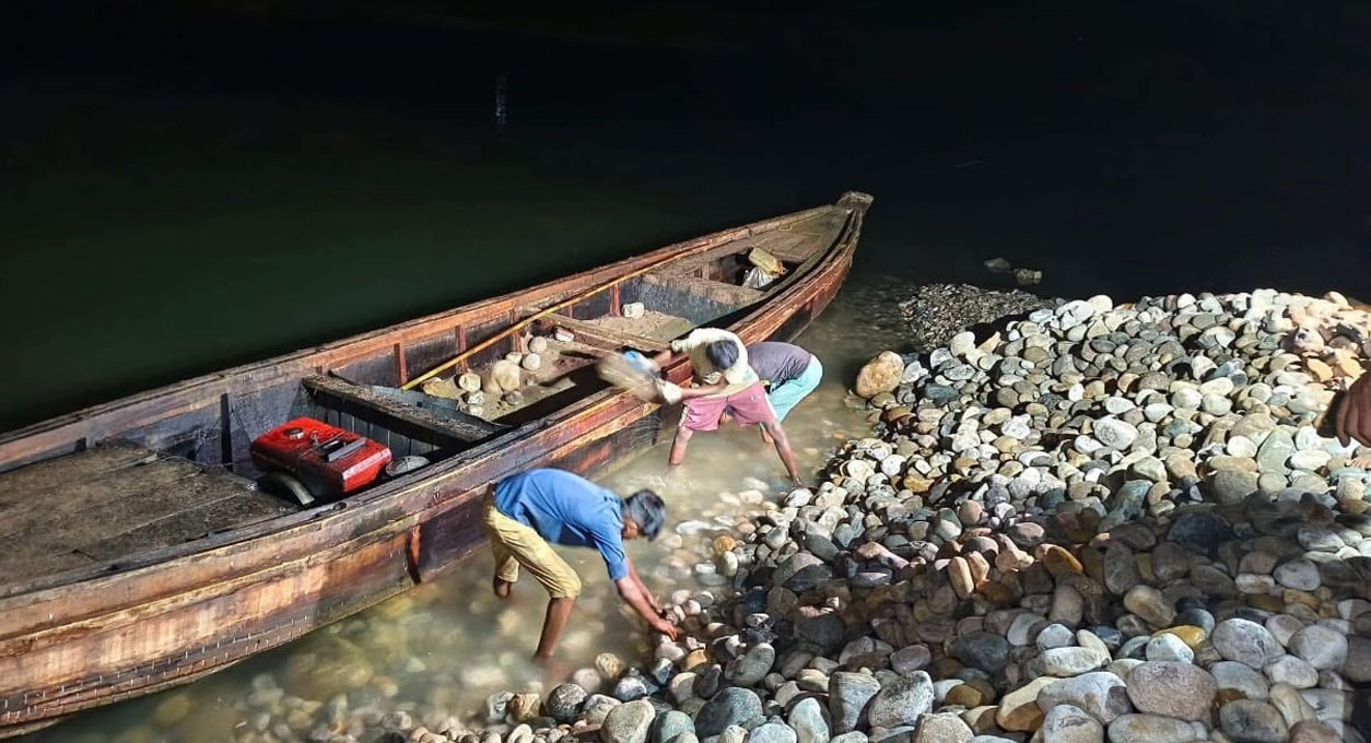 ১৫০০-২০০০ ব্যক্তি ভোলাগঞ্জের পাথর লুট করে : হাইকোর্টে প্রতিবেদন