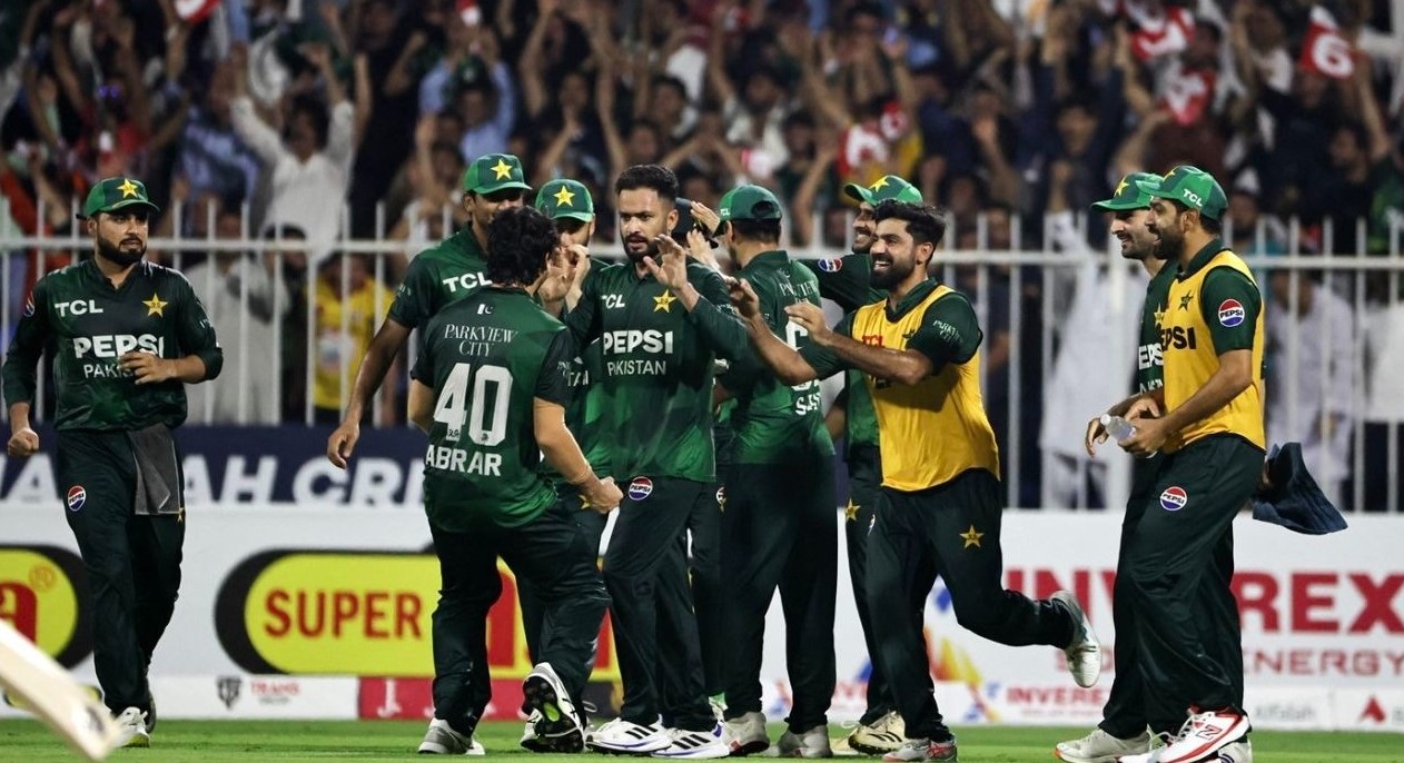 নেওয়াজের হ্যাটট্রিকসহ ফাইফারে ফাইনাল জিতল পাকিস্তান