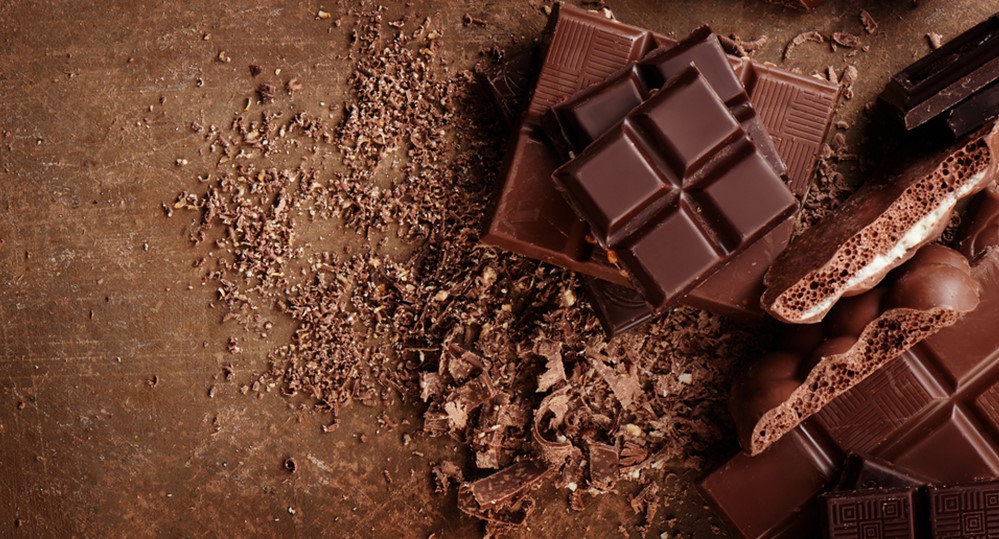 রাতে ডার্ক চকোলেট খেলে কী হয়?