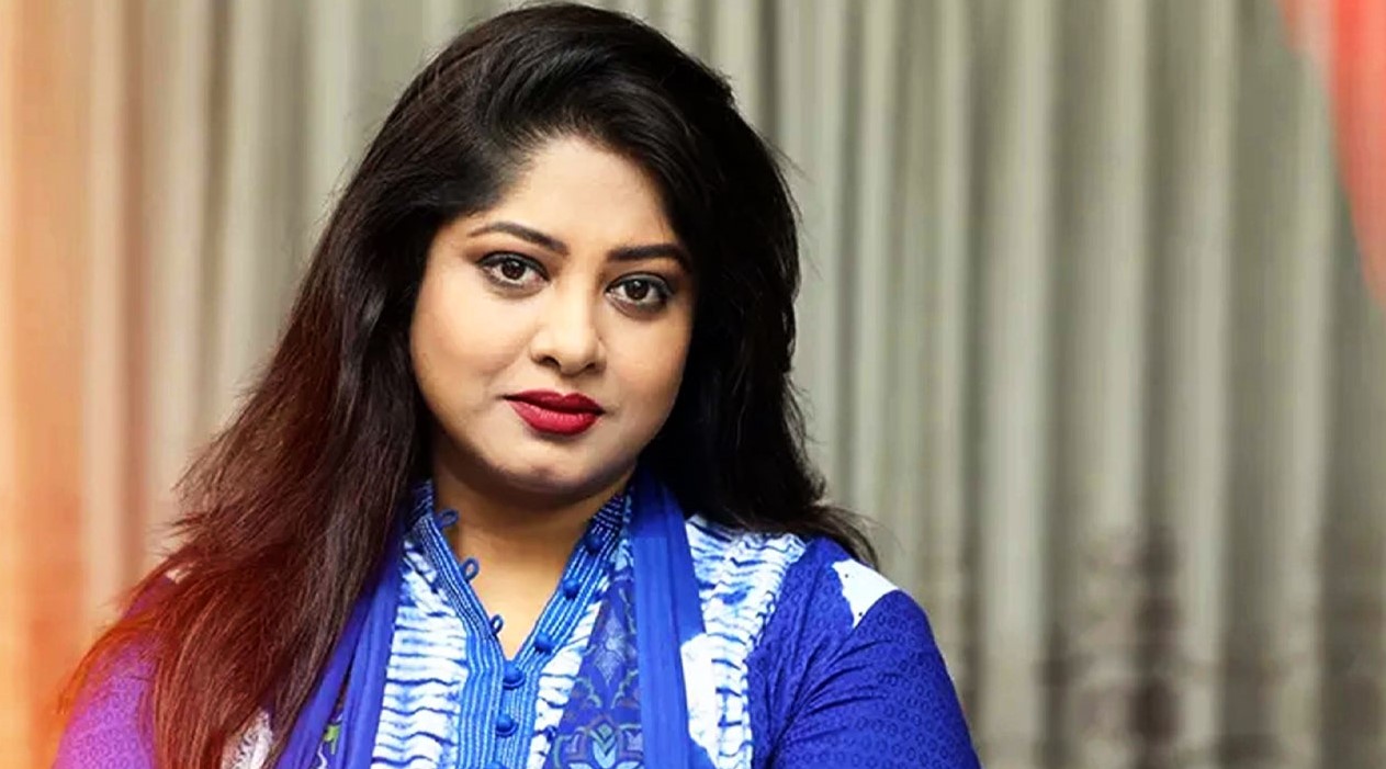 ৫২তে পা রাখলেন নায়িকা মৌসুমী