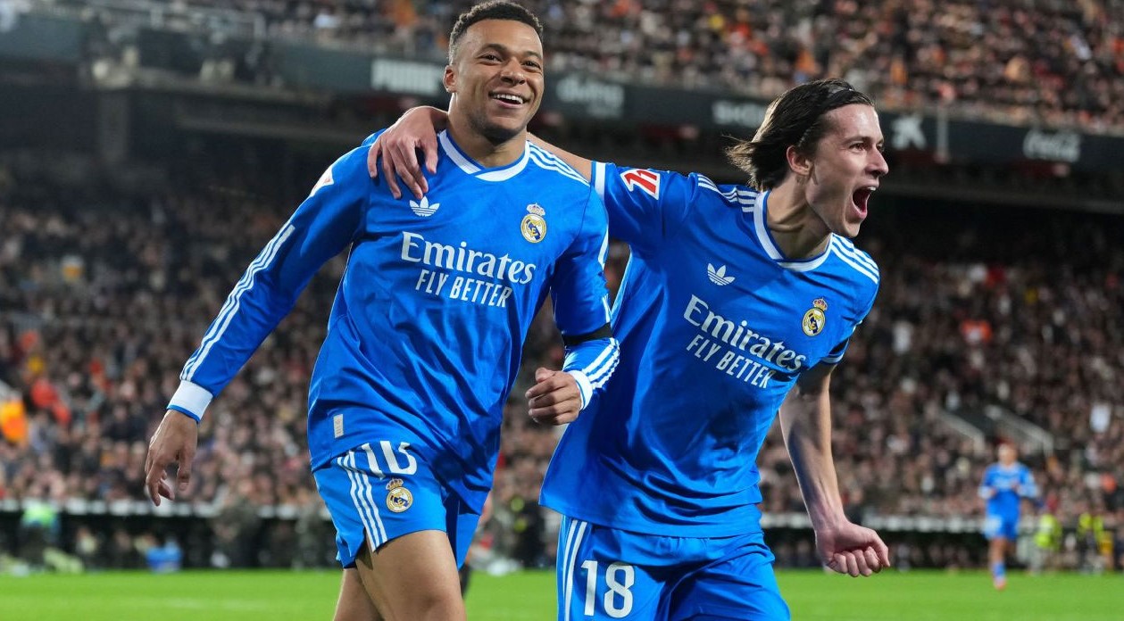 ভ্যালেন্সিয়াকে হারিয়ে বার্সেলোনাকে চাপে রাখল রিয়াল