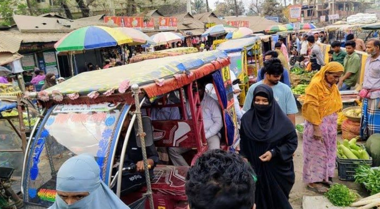হাসনাতের আলটিমেটামের ৭ দিন পরও ফুটপাত ছাড়েননি ব্যবসায়ীরা