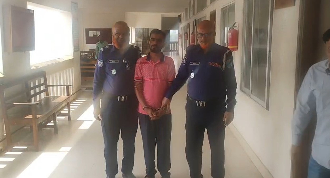 ফরিদপুরে যৌতুকের টাকা না পেয়ে স্ত্রীকে কুপিয়ে হত্যা