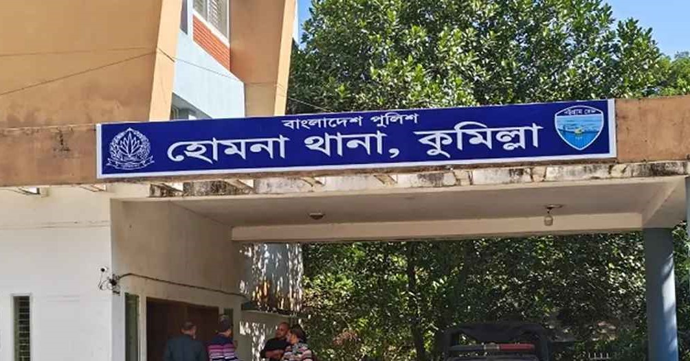 হোমনায় স্বামীর কাছ থেকে ছিনিয়ে স্ত্রীকে ধর্ষণ