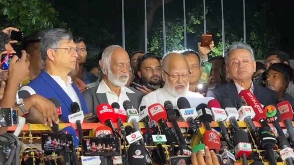 উপদেষ্টা পরিষদ পুনর্গঠন ও নির্বাচনের রোডম্যাপ চাইল বিএনপি