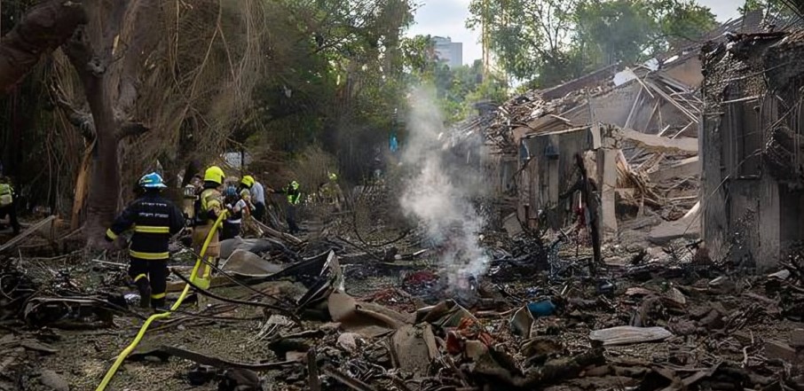 ইরানের ভয়ঙ্কর হামলায় টালমাটাল ইসরায়েলের বিদ্যুৎ সরবরাহ
