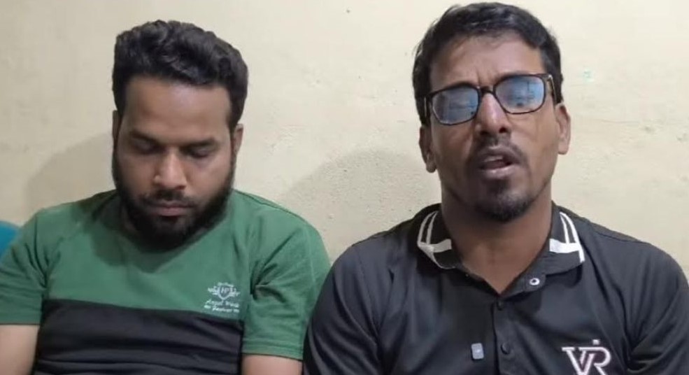 ভিডিও করায় দুই সাংবাদিককে হাতকড়া পরিয়ে থানায় নিলেন এসিল্যান্ড