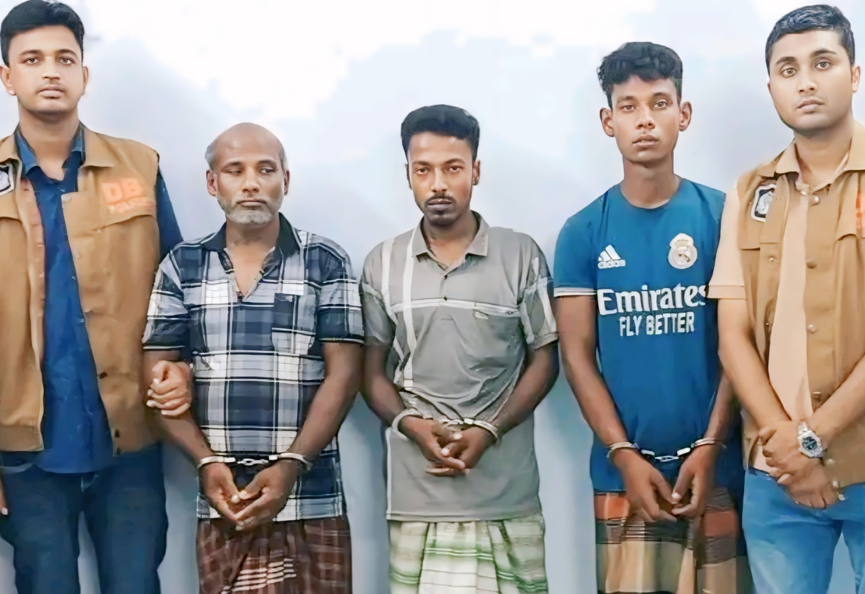 নওগাঁয় চার খুনে অভিযুক্ত ভাগ্নে ও দুলাভাই আটক