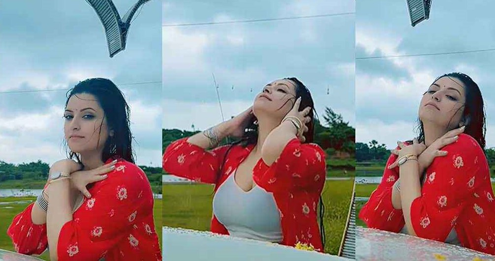 পরীমণির বৃষ্টি বিলাস, মুগ্ধ ভক্তরা