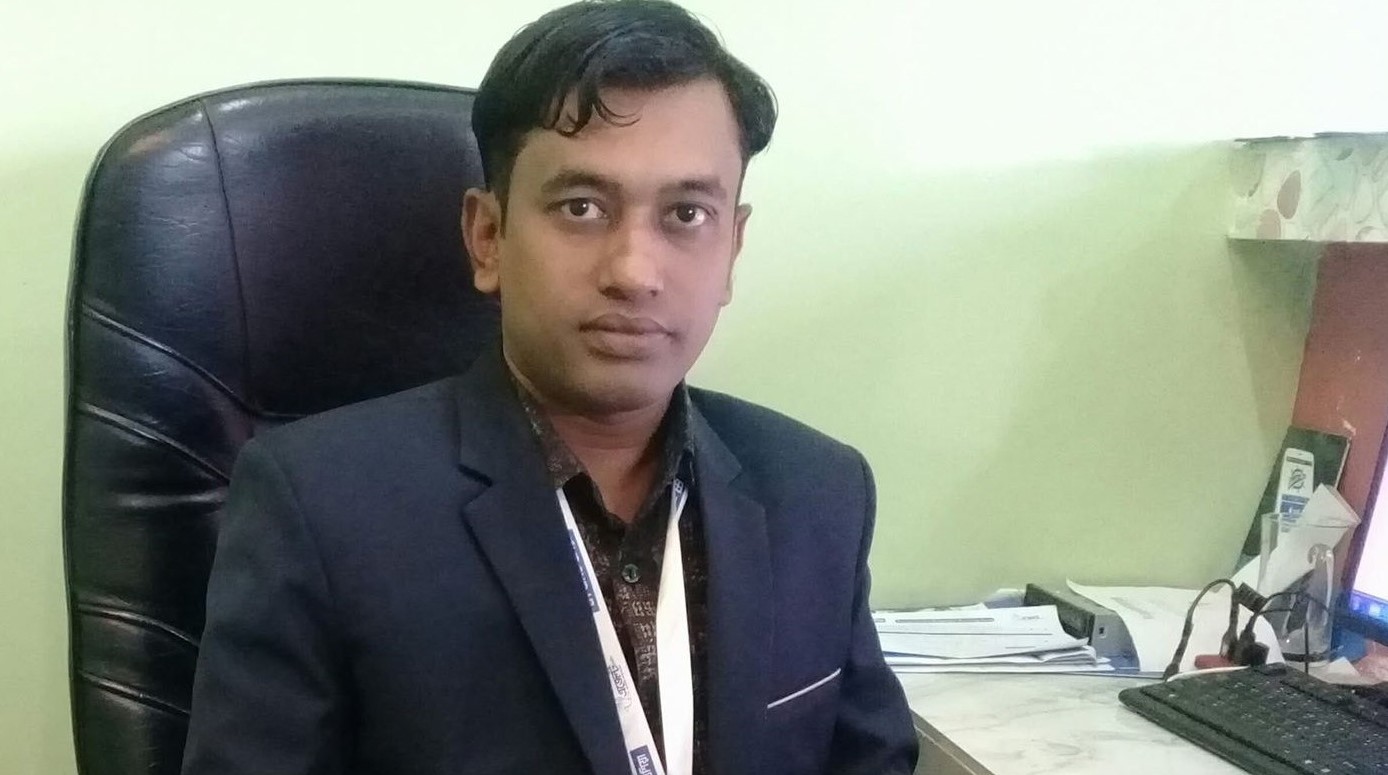 বাঞ্ছারামপুরে গ্রাহকের কোটি টাকা আত্মসাৎ করে পালানোর অভিযোগ