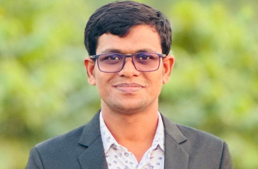 ক্ষমতার পালাবদলে সুযোগ সন্ধানীদের হিড়িক