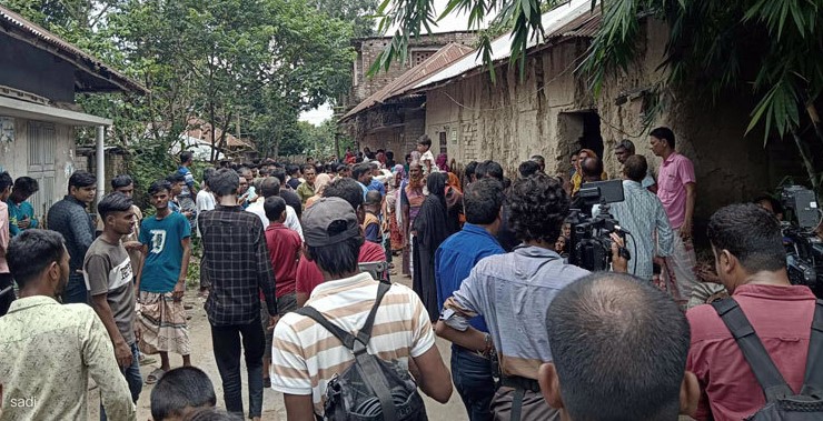 পবায় একই পরিবারের ৪ জনের মরদেহ উদ্ধার