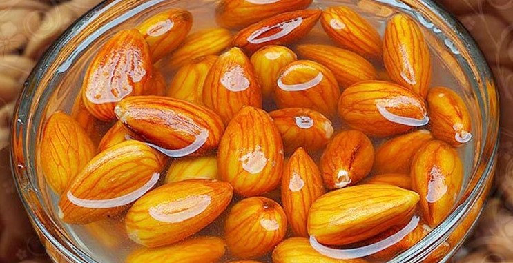 বাদাম ভিজিয়ে খান, মিলবে নানা উপকারিতা