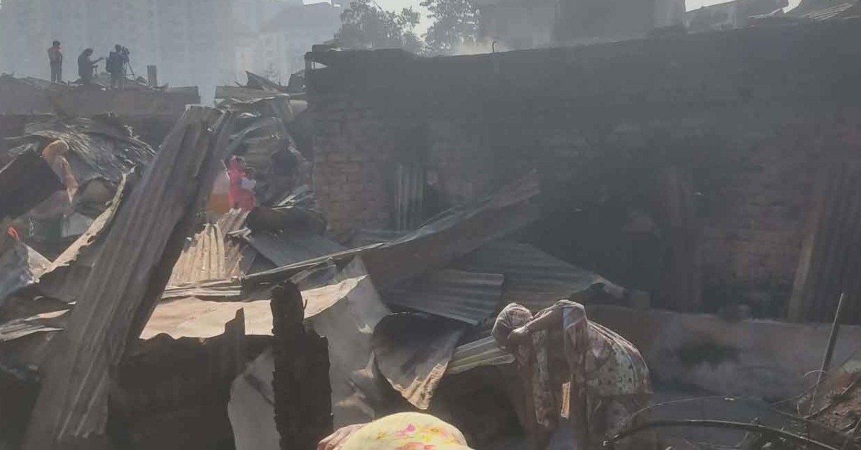 প্রাণে বাঁচলেও রক্ষা পায়নি ‘সুতা পরিমাণ’ সম্পদও