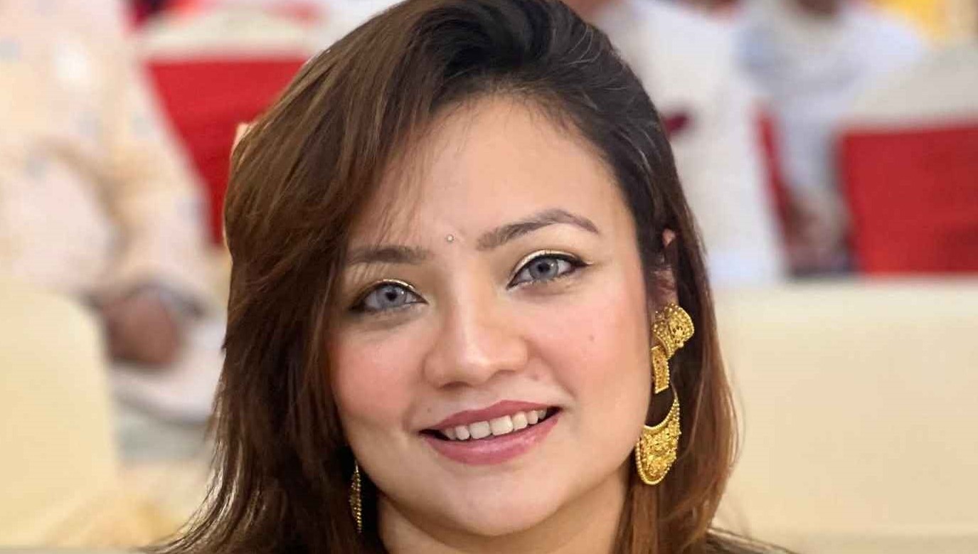 একাধিক স্ক্রিনশট ফাঁস করলেন ঢাবি শিক্ষক মোনামি