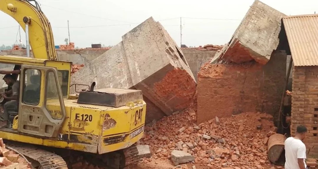 সিরাজগঞ্জে গুড়িয়ে দেওয়া হলো ৯ ইটভাটা