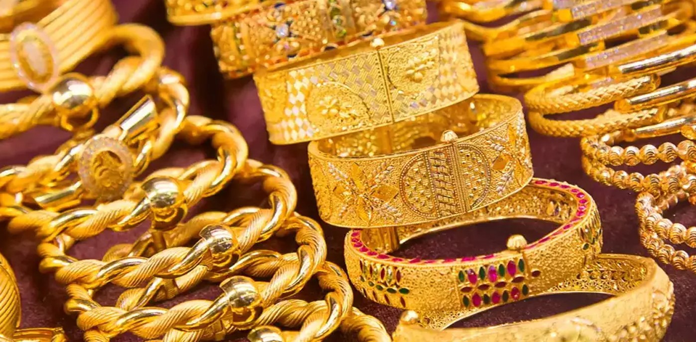 সোনার দাম আরও কমলো