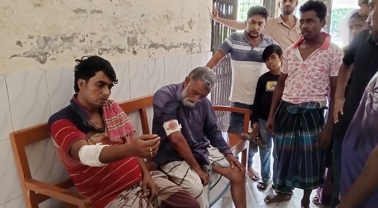 ঈশ্বরদীতে ৮ কৃষককে পিটিয়ে জখম, দুই গরু জবাই করে পিকনিক