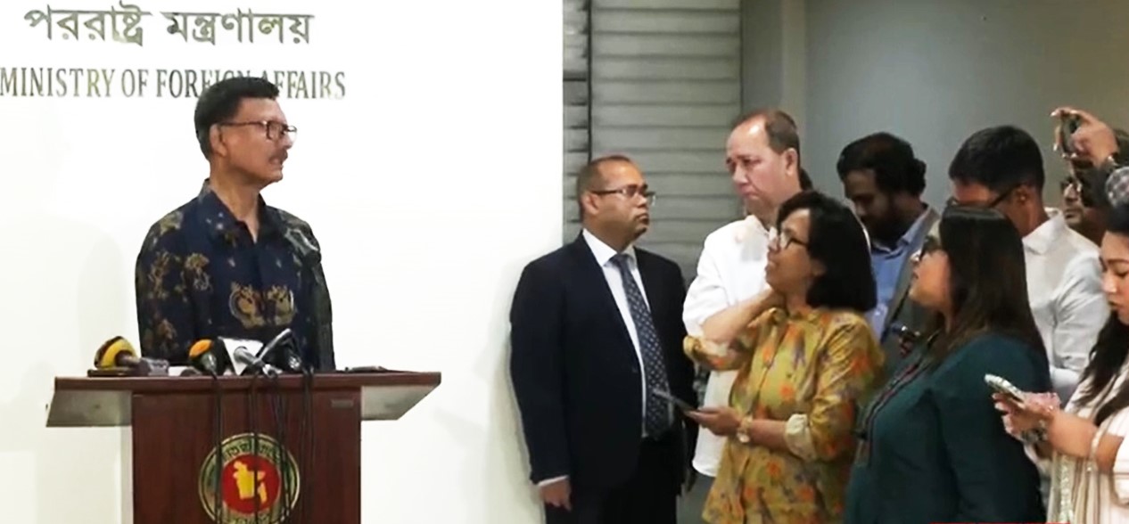 বিদেশী ভিসা বন্ধের জন্য দেশের মানুষ ও ব্যবসায়ীরা দায়ি