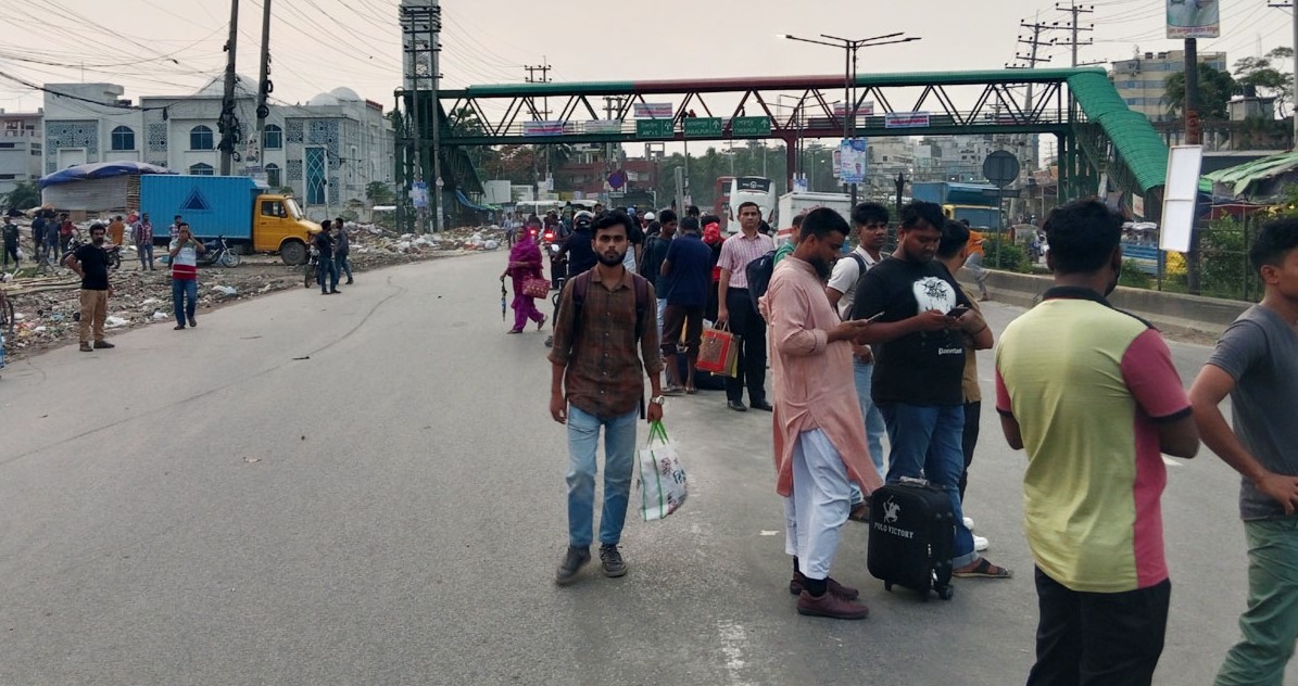 সাভারে পরিবহন সংকট, ভোগান্তিতে ঘরমুখো মানুষ
