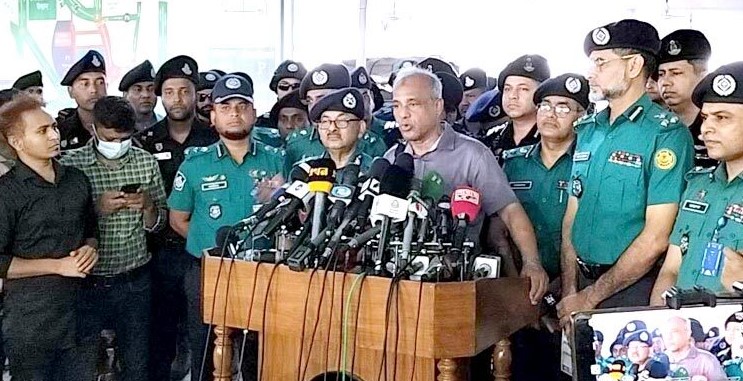ঈদে নিরাপত্তা নিয়ে শতভাগ কনফিডেন্ট: স্বরাষ্ট্র উপদেষ্টা