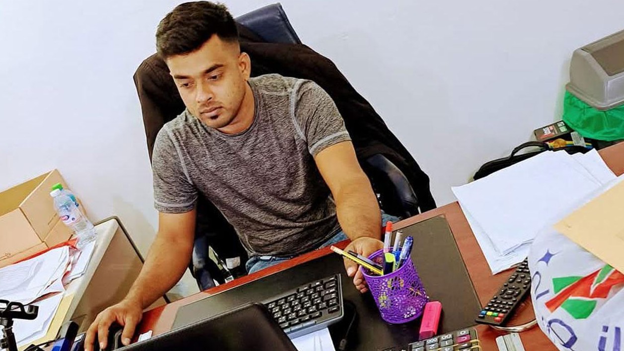 অভয়নগরে ঘেরের পাড়ে মিলল যুবকের গলা কাটা মরদেহ
