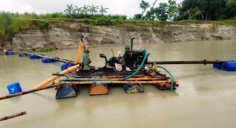 কাপাসিয়ায় বালু উত্তোলনে ভাঙন হুমকিতে বসতভিটা