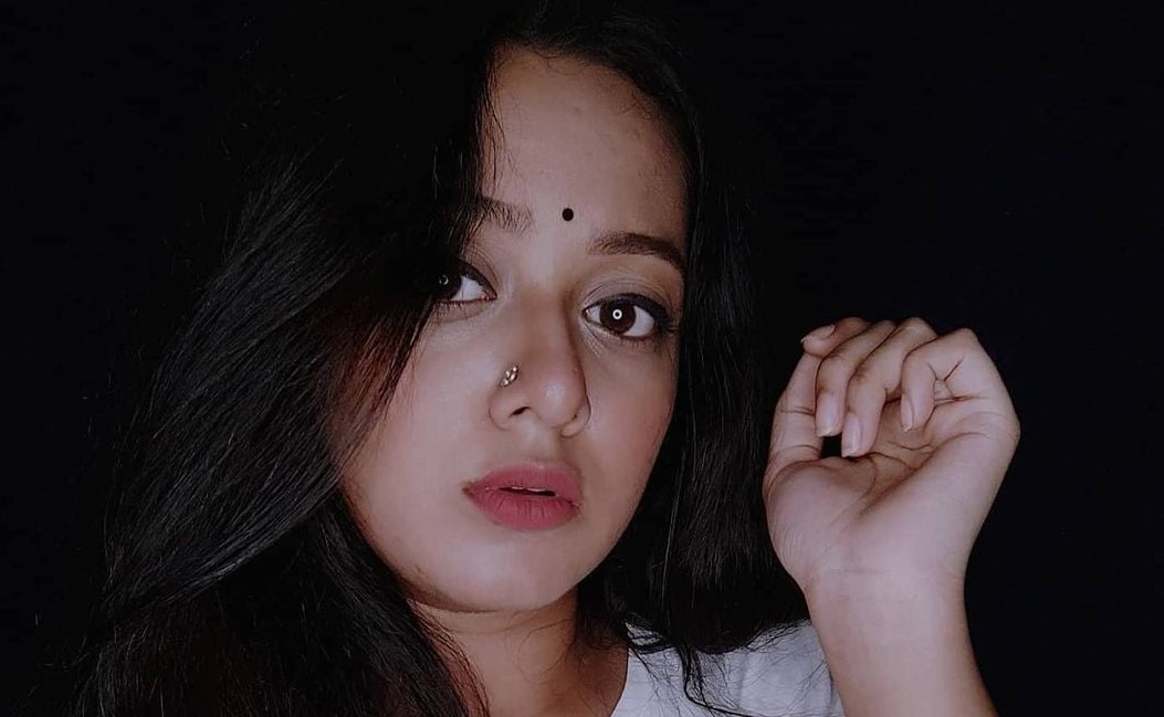 প্রার্থনা ফারদিন দীঘির মাসে আয় কত? 