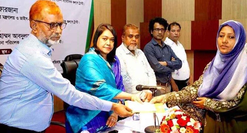 অনুদান পেলেন ৩২০ সাংবাদিক