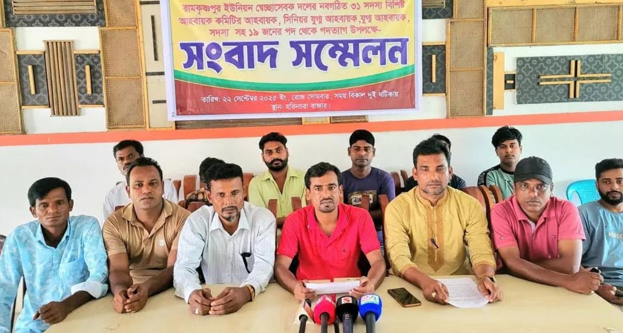 উল্লাপাড়া স্বেচ্ছাসেবক দলের আহ্বায়কসহ ১৯ নেতাকর্মীর পদত্যাগ