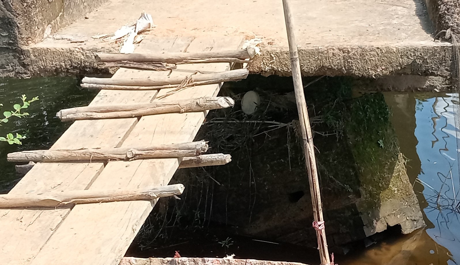 বাঘাইছড়ির মধ্যম পাড়ার সংযোগ সড়ক ভেঙে যোগাযোগ বিচ্ছিন্ন