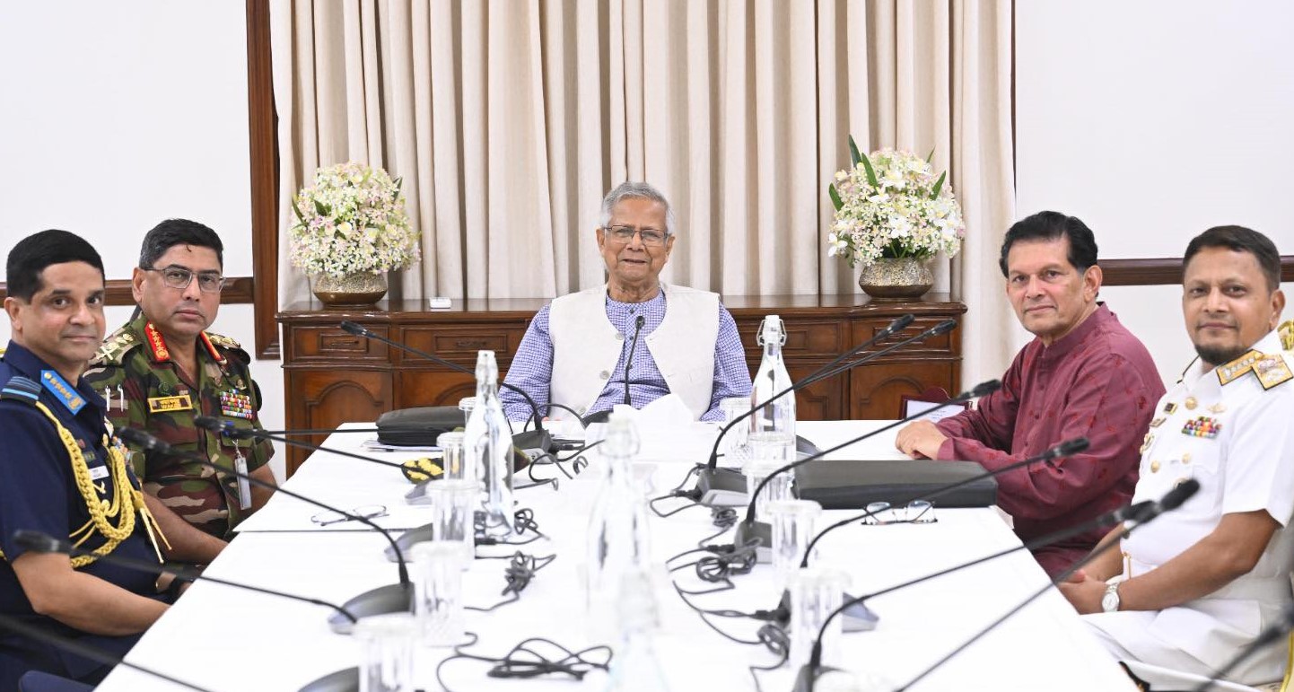 ড. ইউনূসের সঙ্গে তিন বাহিনী প্রধানের সাক্ষাৎ