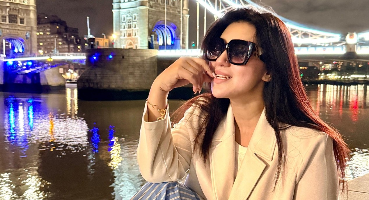 লন্ডন ব্রিজও যেন আমার ছবিগুলোর প্রেমে পড়েছে: অপু বিশ্বাস