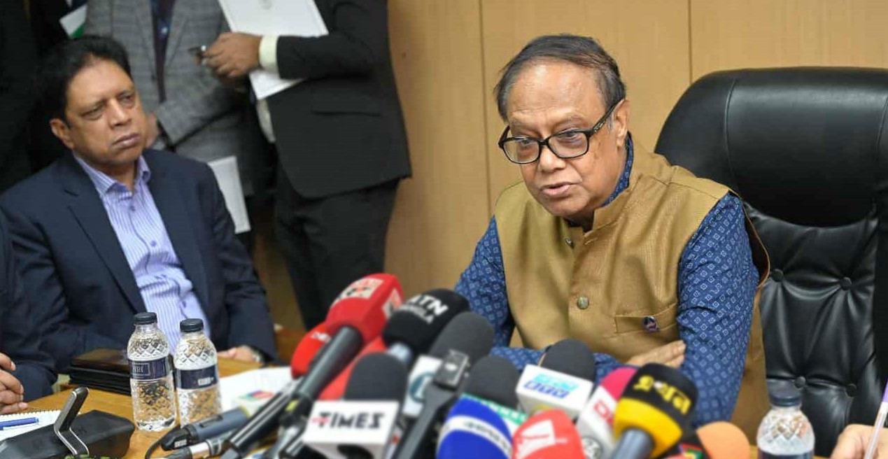 পাঁচ ব্যাংকের শেয়ারহোল্ডাররা কী পাবেন? জানালেন গভর্নর