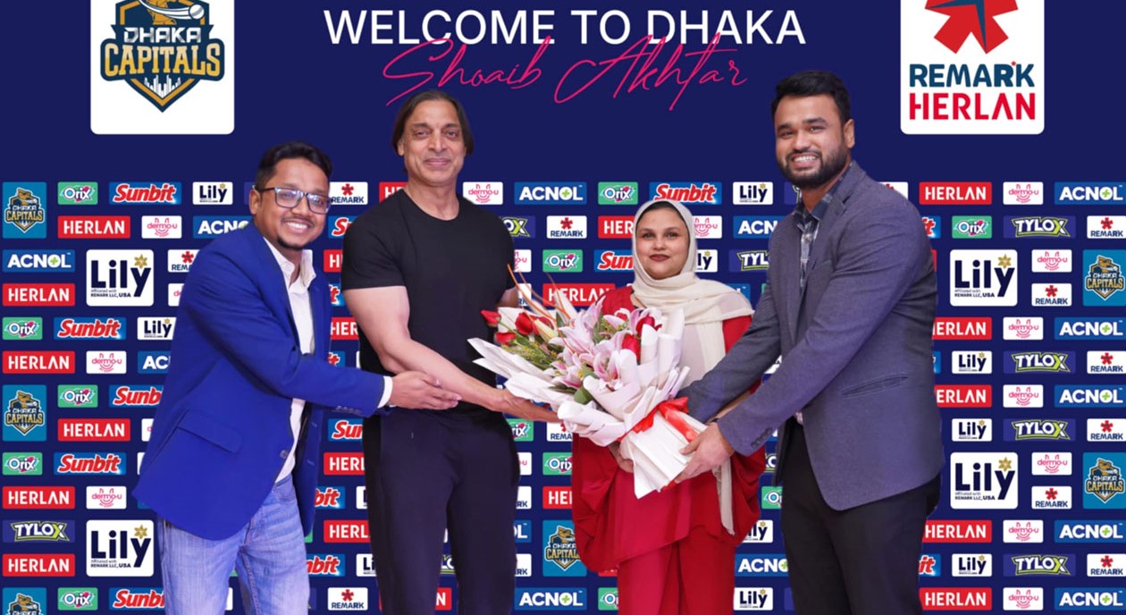 বিপিএল শুরুর আগে ঢাকায় শোয়েব আখতার