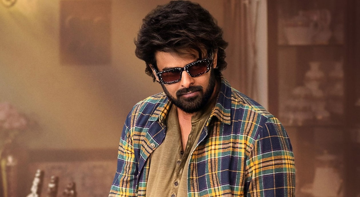 এবার প্রেক্ষাগৃহে আগুন জ্বালিয়ে উল্লাস প্রভাসের ভক্তদের