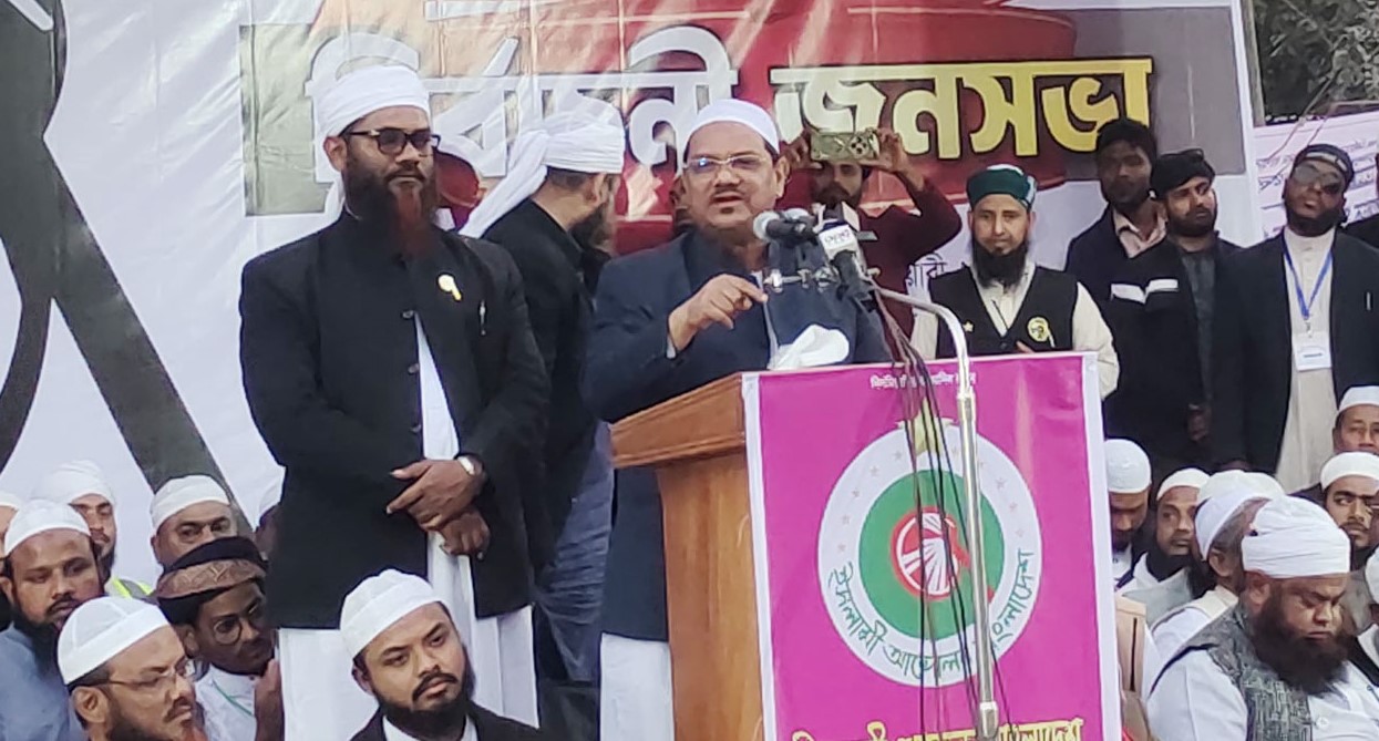 একমাত্র আমরাই ইসলামের পক্ষে দাঁড়িয়ে লড়াই করছি: চরমোনাই পীর