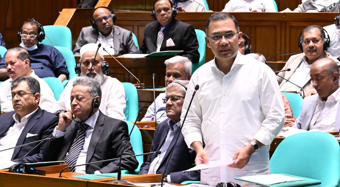 সব সুযোগ-সুবিধা নিয়ে আসছে ‘ইউনিভার্সাল কার্ড’