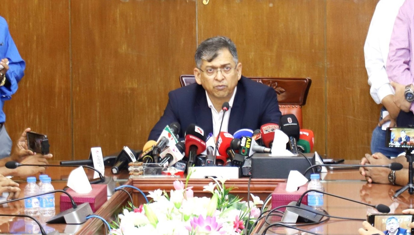 আইনশৃঙ্খলা পরিস্থিতি নিয়ন্ত্রণে সরকার কঠোর অবস্থানে