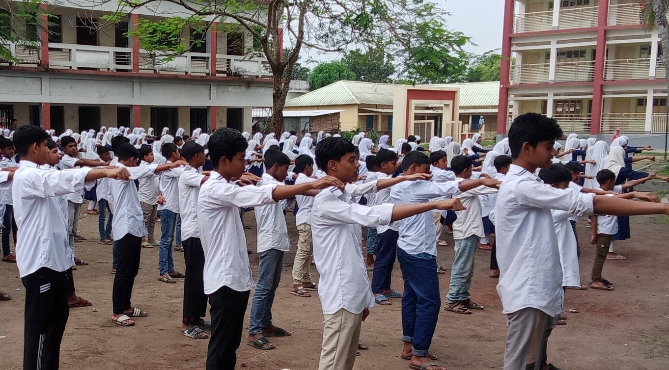 ফিরছে অনলাইন ক্লাস, কমে যাচ্ছে সাপ্তাহিক ছুটি