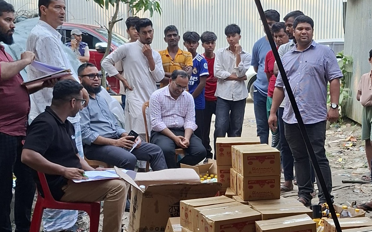 বাঞ্ছারামপুরে ভেজাল তেলের কারখানায় ভ্রাম্যমাণ আদালতের অভিযান