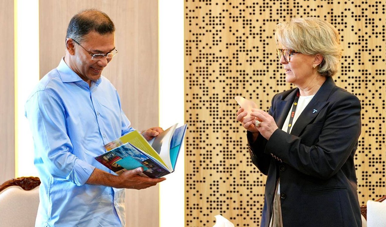 প্রধানমন্ত্রীর সঙ্গে সাক্ষাৎ করেছেন টেলিনর গ্রুপের প্রেসিডেন্ট