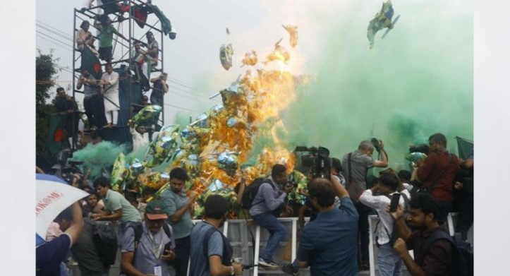 জুলাই গণঅভ্যুত্থান দিবসে গ্যাস বেলুন বিস্ফোরণ