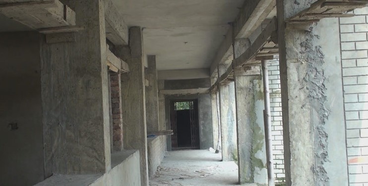 কিশোরগঞ্জে ঠিকাদারের অবহেলায় দুর্ভোগে শিক্ষার্থীরা