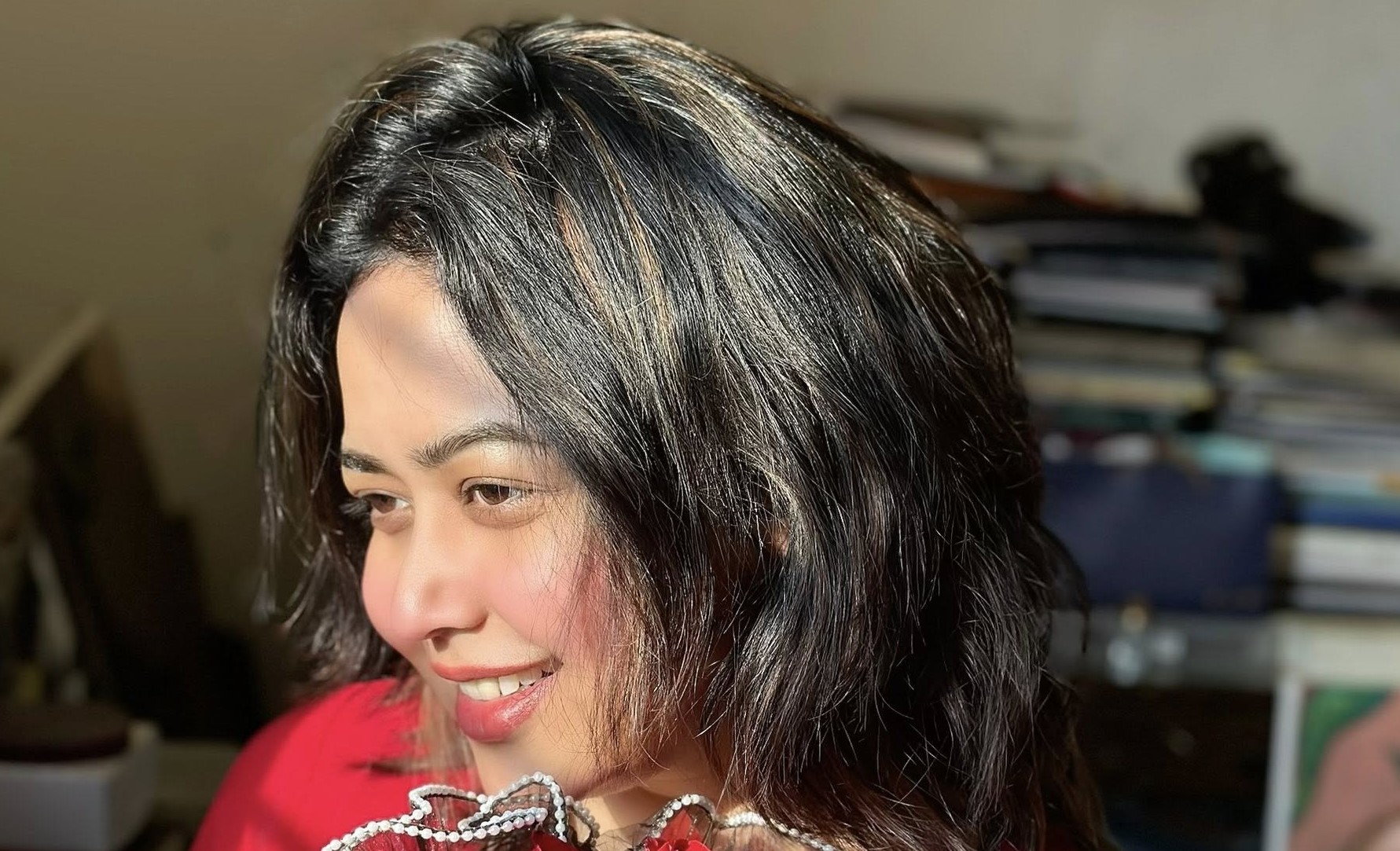 পূজার আগে ঝলমলে চুলের ঘরোয়া কৌশল