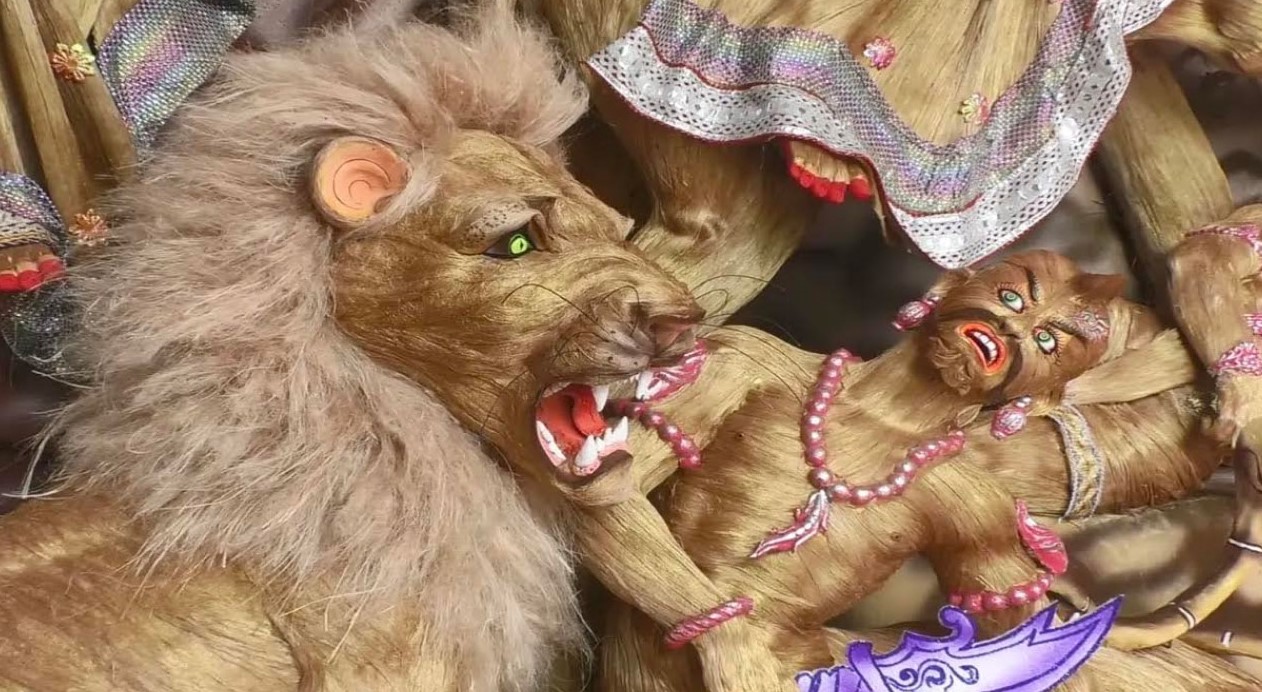 সাতক্ষীরায় সোনালি আঁশের প্রতিমা, মুগ্ধ সবাই
